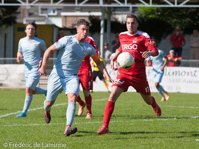 Xavier TOUSSAINT (22) capitaine de l' UR Namur et K. COSSALTER (17) de Waremme lors du Match de Football Tour Final Prom 1 ACFF : UR Namur – Waremme qui s'est déroulée à Namur (Bas Prés) le 08/05/2016.